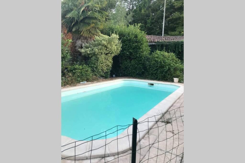 Tizac-de-Lapouyade, piscine 28 km de Bordeaux Exterior foto